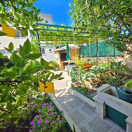 Daire Lovely For 2 Free Private Parking Makarska