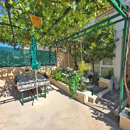 Apartment Lovely For 2 Free Private Parking Makarska
